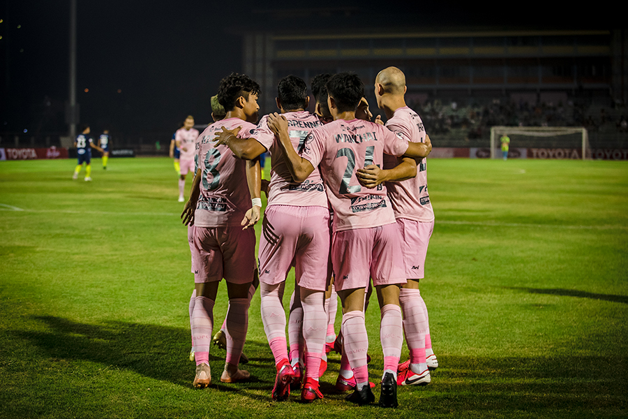 สองบราซิลควงซัด! แข้งเทพยังแรง บุกเชือดเขี้ยวสมุทร 2-1 เก็บชัยชนะ 3 นัดรวด