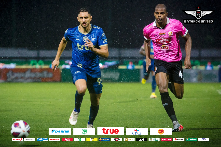 สองนัดหกแต้ม “แข้งเทพ” ลุยฝนบุกเชือด “พญาไก่ชน” 1-0